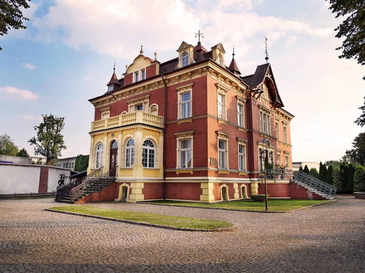 Palac Fabrykanta Myszkow Exterior photo